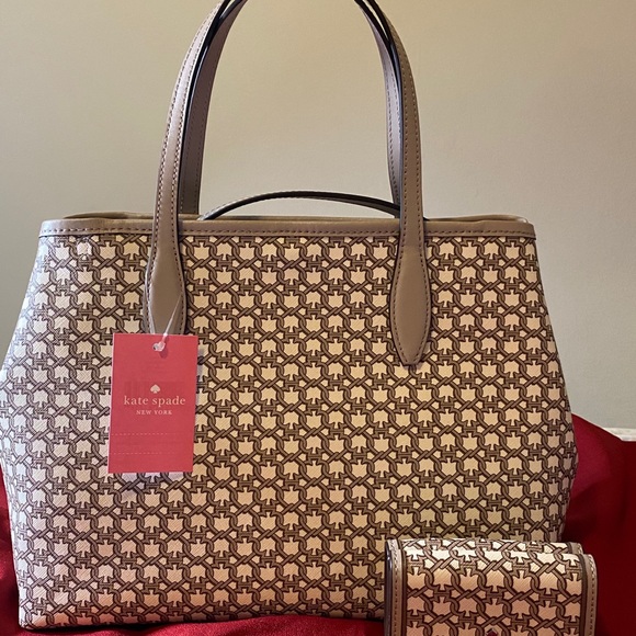 Kate Spade Tote and matching Wallet - Picture 6 of 7